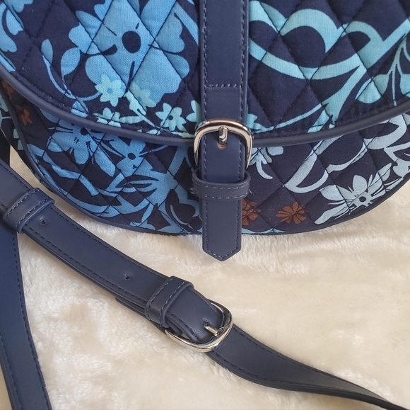 𝅺VERA Bradley Retired Fall 2016 Navy Blue Floral Slim Saddle Crossbody Bag Purse - Picture 4 of 16